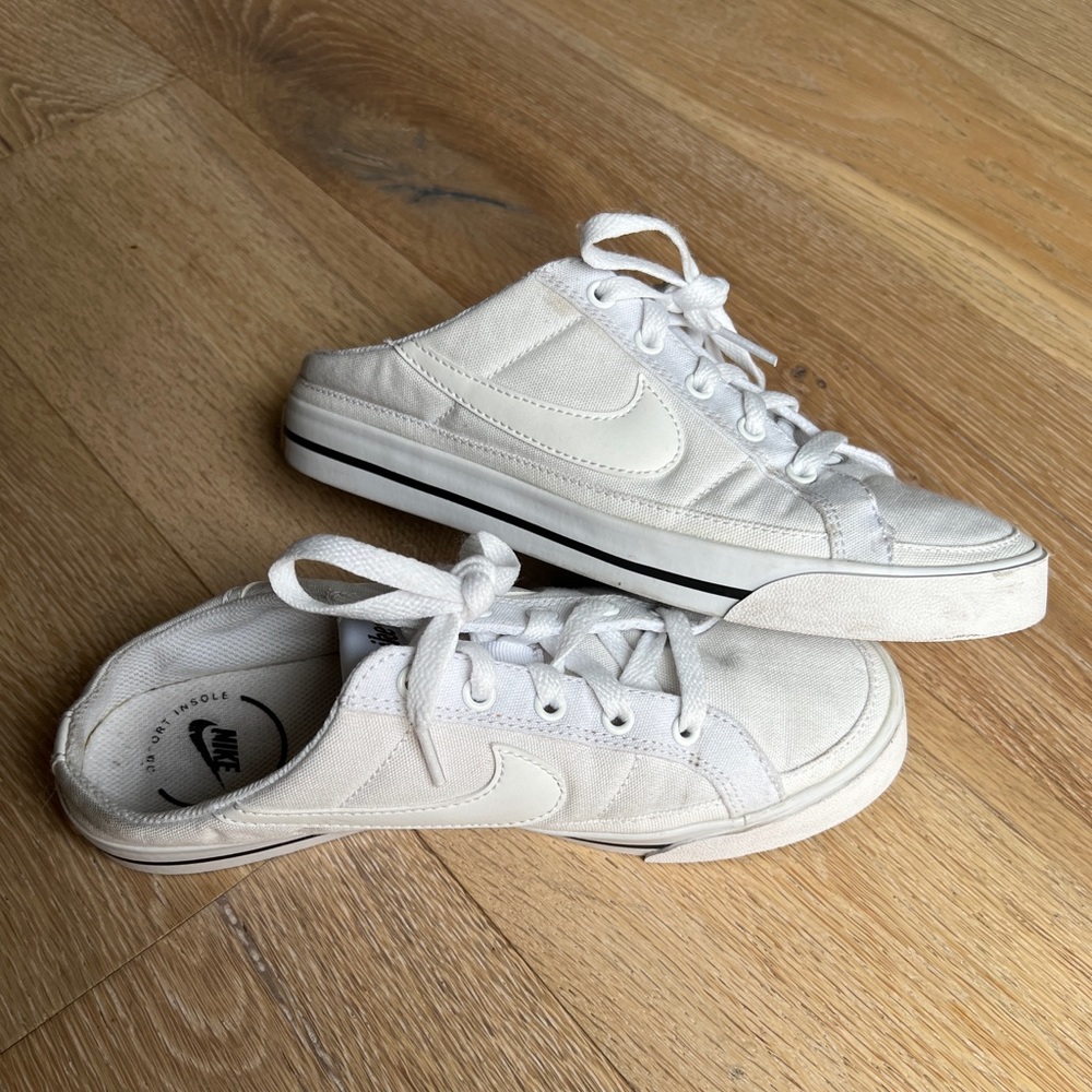 Nike Women’s Court Legacy Mule